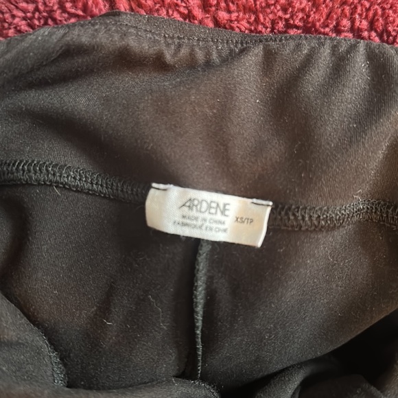 Black Leggings w/ wide pocket - Picture 3 of 3